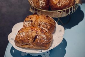 基隆必吃甜點 手作研磨開心果生乳甜甜圈 一口爆漿超滿足