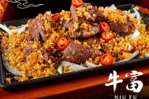 明星也愛的中山區溫體牛肉鍋湯 頭現熬5-6小時、牛肉熱炒也好吃