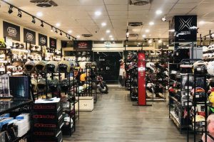 彰化騎士裝備選購指南 26年老店轉型 百坪空間打造專屬防護