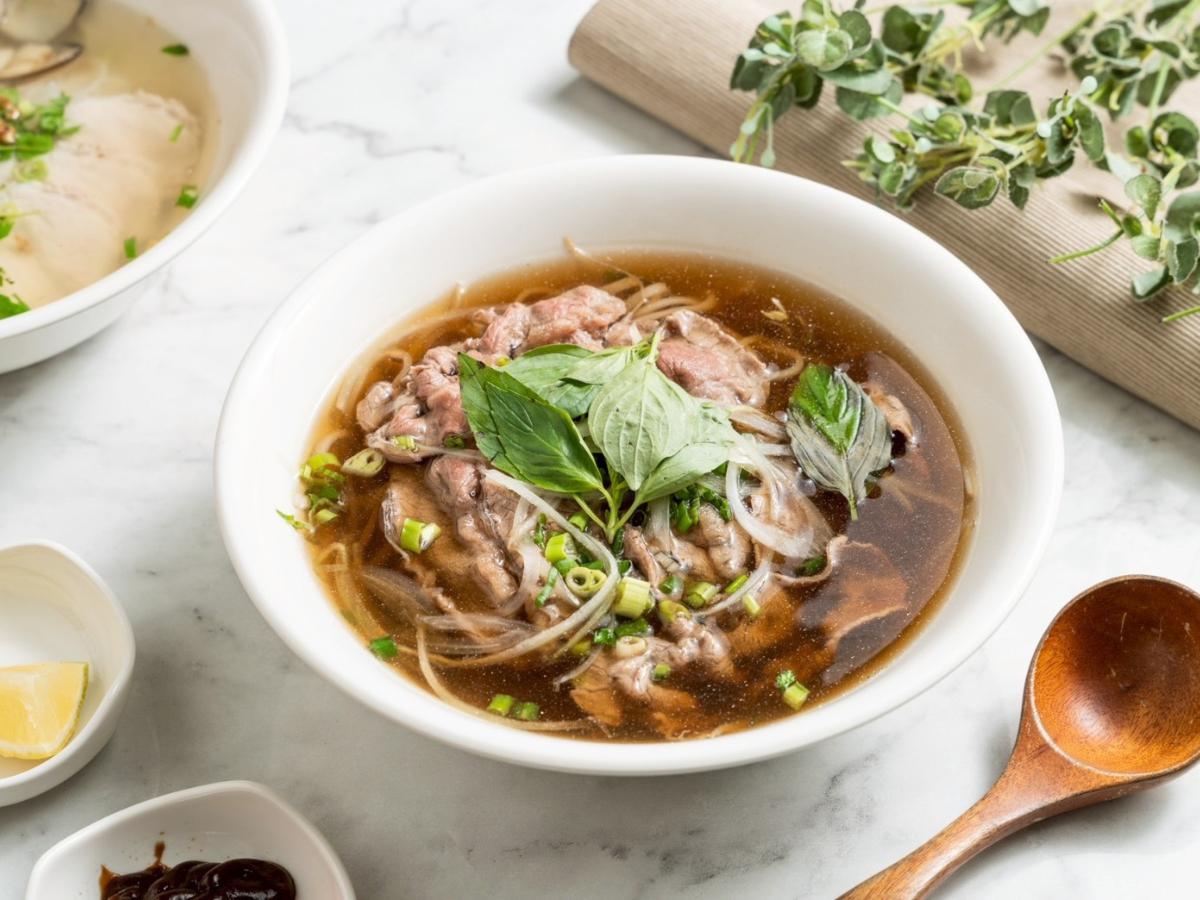 北投當地人強力推薦的「牛肉河粉」（$140），傳承自家族二十年手藝，湯頭清甜回甘，展現道地越南家鄉味（圖/Medick Marketing Ltd.提供）