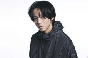 松坂桃李登場 TATRAS 2026春夏系列不只有羽絨衣 造型機能裝詮釋都市美學