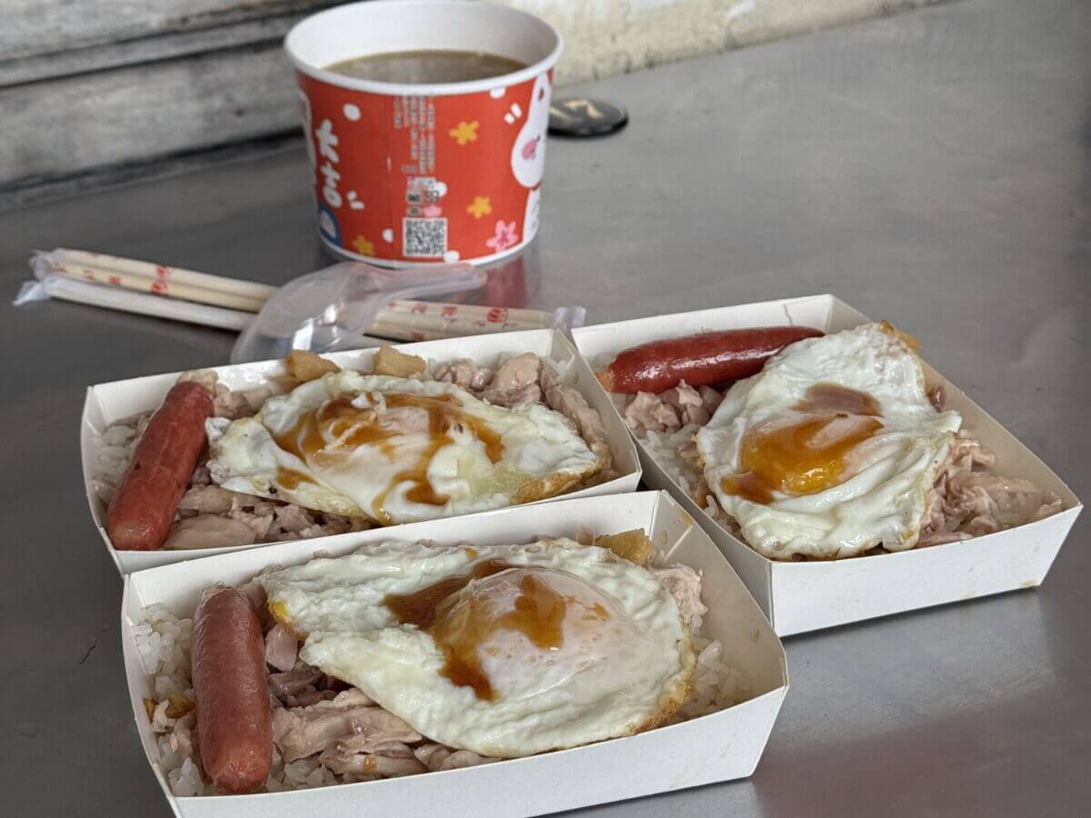 台中美食攻略｜連假避開人潮，火雞肉飯、泰式料理、夜景咖啡一路吃！