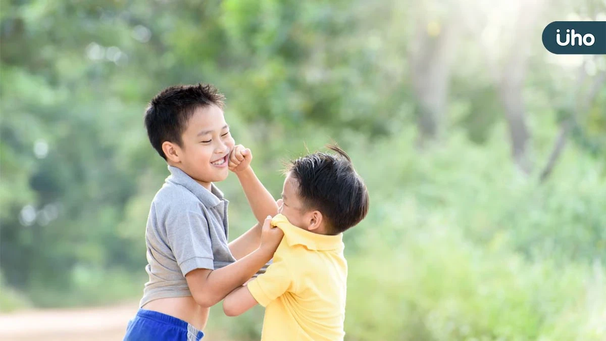 孩子常被說愛打人、不合群 醫揭背後原因：不一定是教養問題