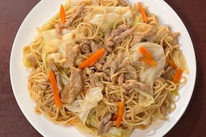 崙背必吃美食推薦 中藥蔬果湯頭牛肉麵 配大骨湯與滷味剛剛好