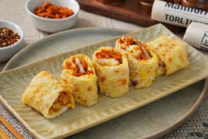 西屯福順路美食亮點 三杯蘿蔔糕與現烤肉品風味組合