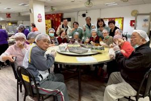 向善而動暖心送愛 清明連假製作400份潤餅關懷偏鄉老人