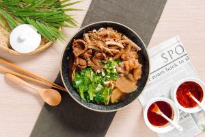 南投埔里牛肉麵店 選用板腱牛肉慢燉五小時 與眾不同清燉路線