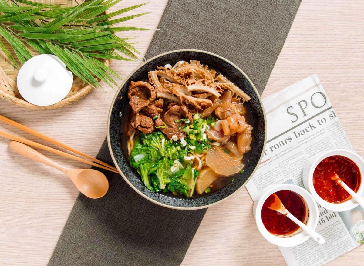 南投埔里牛肉麵店 選用板腱牛肉慢燉五小時 與眾不同清燉路線