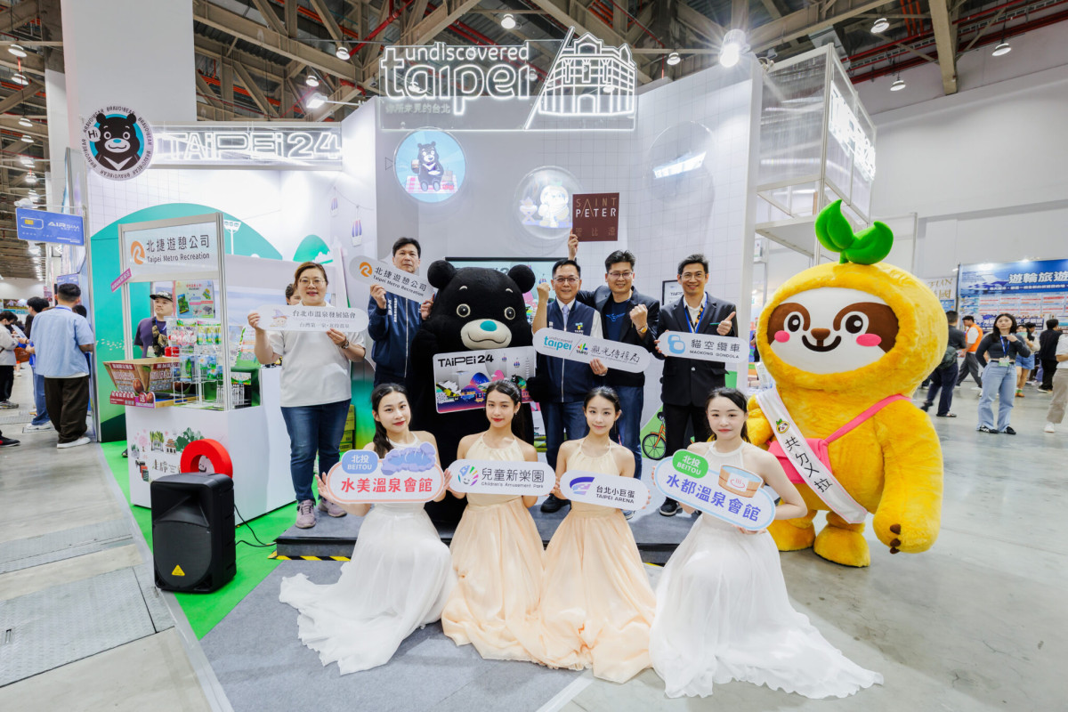 「臺北館」攜手優質業者推出多項限定優惠，右起：北捷遊憩公司黃志明處長、聖比德伴手禮阮進添董事長、觀光傳播局沈永華主任秘書、北捷遊憩公司邱健吾總經理、臺北市溫泉發展協會許馨予總監。