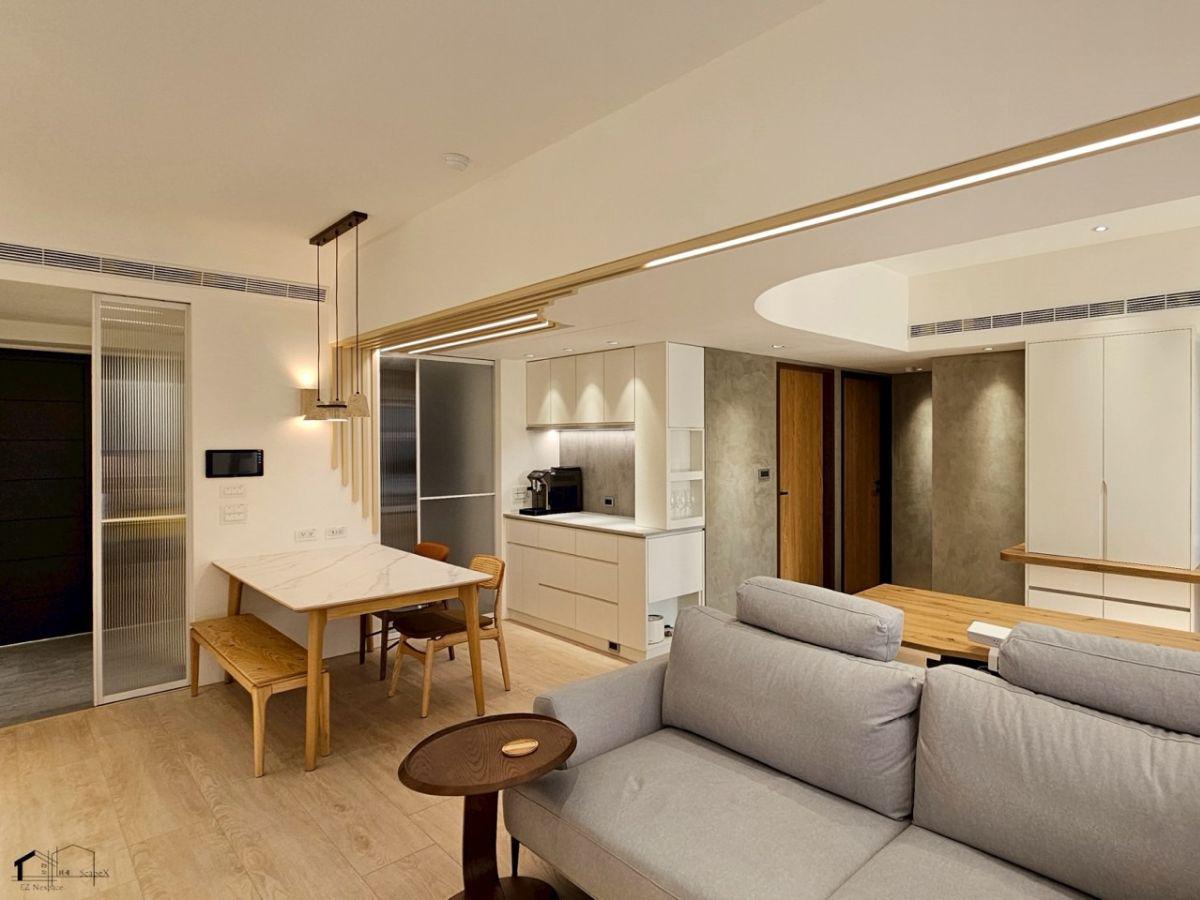 北部新成屋設計裝潢：運用柔和色調與光影設計，營造愜意、平靜的起居室氛圍（圖/馥境生活概念提供）