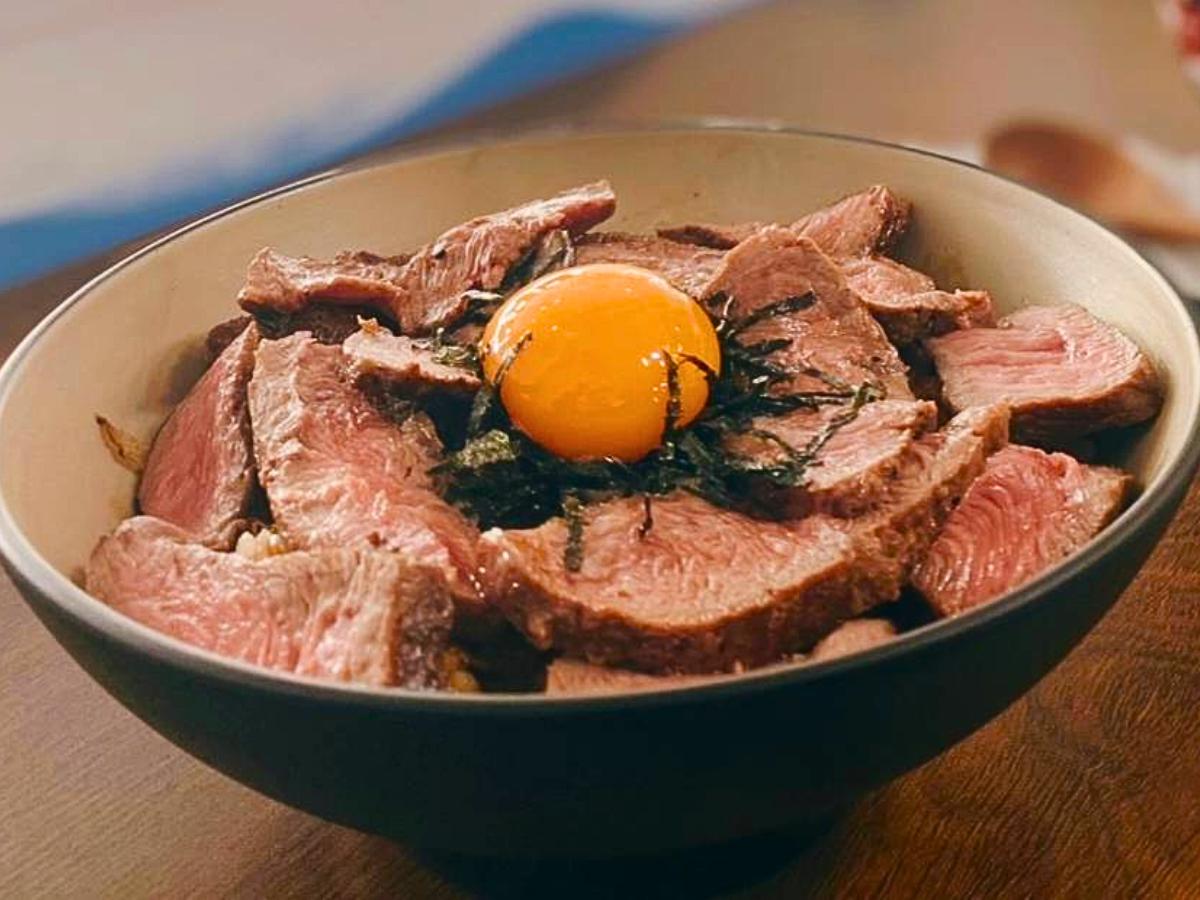 相較於觀光型餐廳，這間馬公日式餐廳以日常丼飯為主軸，逐步累積在地回訪客群（圖/Medick Marketing Ltd.提供）

