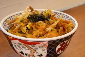 馬公美食店家 從紅燒海鮮烏龍麵到日式丼飯餐桌選擇
