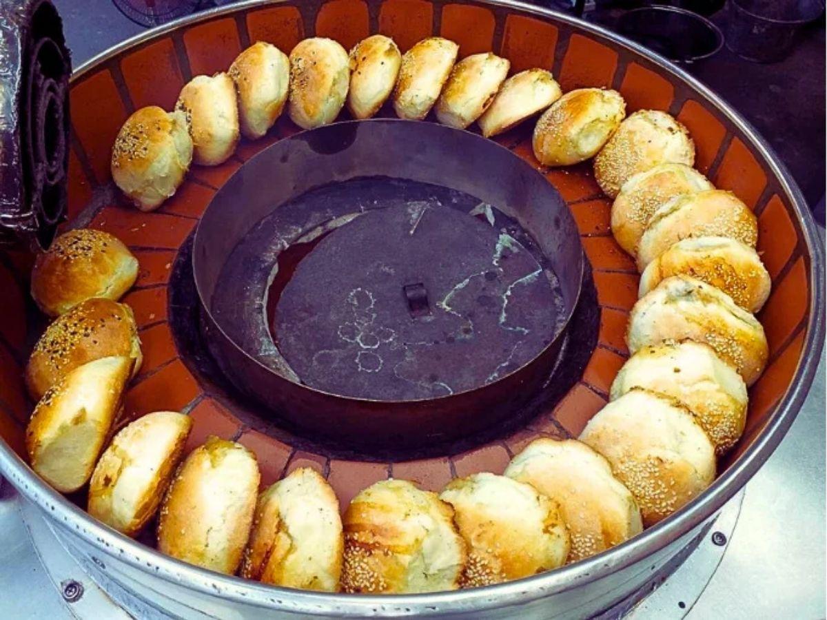 剛出爐的胡椒餅外型飽滿，是不少人搜尋的彰化排隊美食之一（圖/Medick Marketing Ltd.提供）