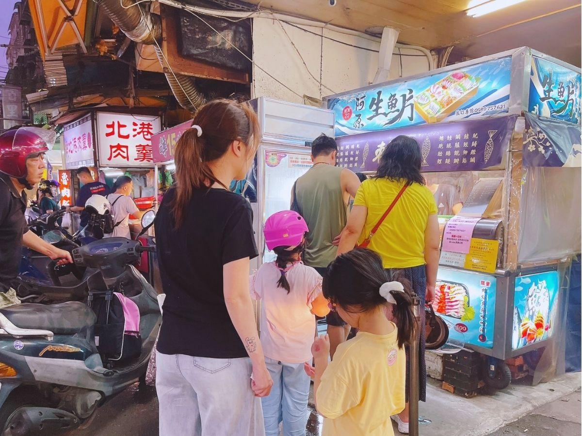 板橋生魚片這間CP值超高 裕民夜市現切刺身 風靡新北日料控