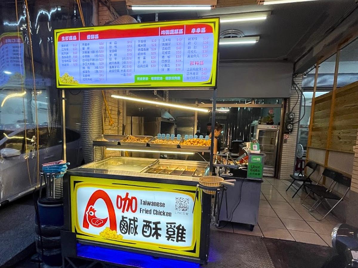 高雄苓雅區《A咖鹹酥雞》創辦人親自把關油溫，將職人韌性投入每一份現點現炸的美味宵夜中（圖/Medick Marketing Ltd.提供）