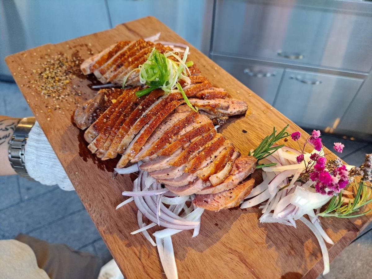 專為宜蘭家庭聚餐設計的懶人外燴烤肉方案，主揪無需備料即可享有私人主廚級的一站式服務（圖/Medick Marketing Ltd.提供）