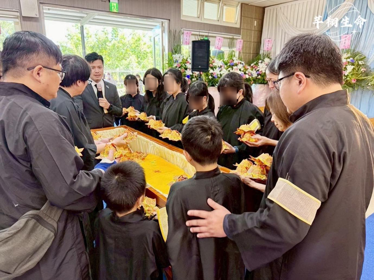 南投專業後事安排：在家屬陪伴下完成瞻仰遺容程序，並保留充足時間讓親友依序致意（圖/Medick Marketing Ltd.提供）