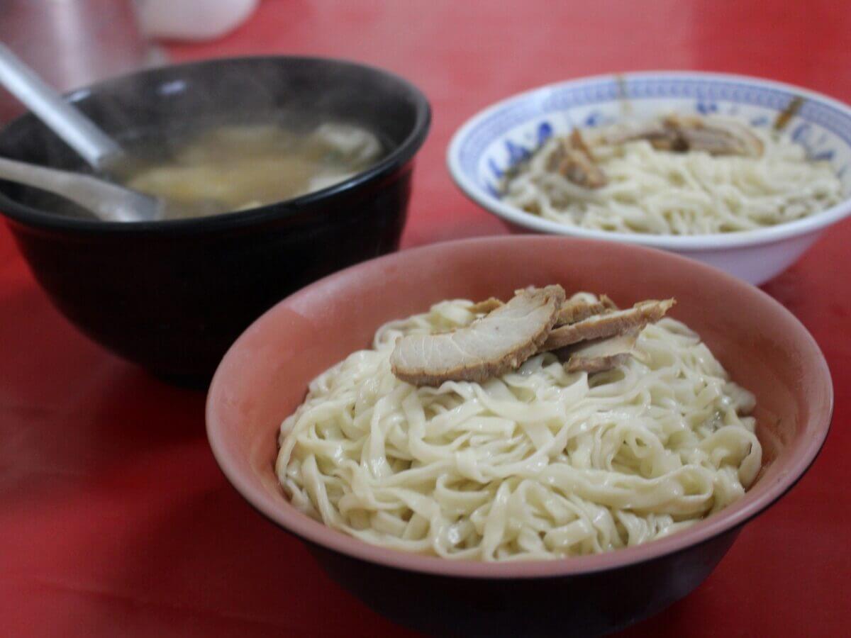 高雄一日遊|最新親子景點「野森動物學校 」3 月正式開放!狐獴互動、狐狸谷、栗翅鷹上手體驗+內門美食一日遊