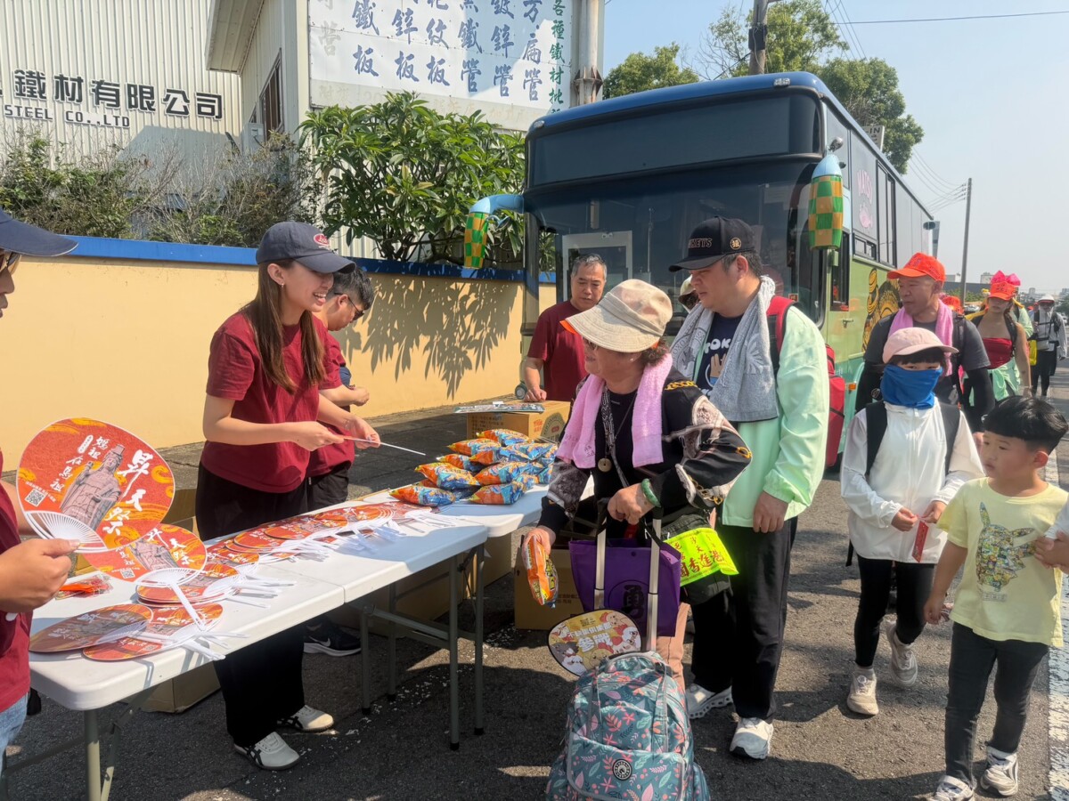 結緣扇與馬祖好物深受民眾歡迎。圖/連江縣政府提供