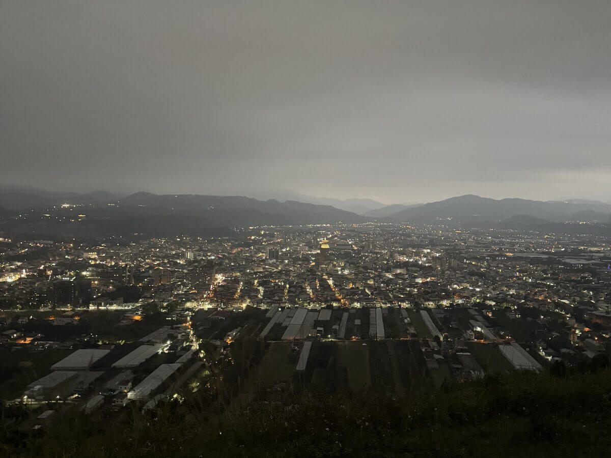 南投埔里一日遊|不只日月潭!鹹油條、肉圓在地吃法、瀑布秘境到夜景一次玩滿