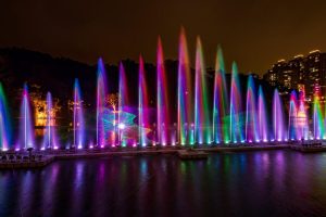 2026碧潭水舞季超詳細攻略 巨型水幕、LED發光地磚、300秒煙火與市集一次玩