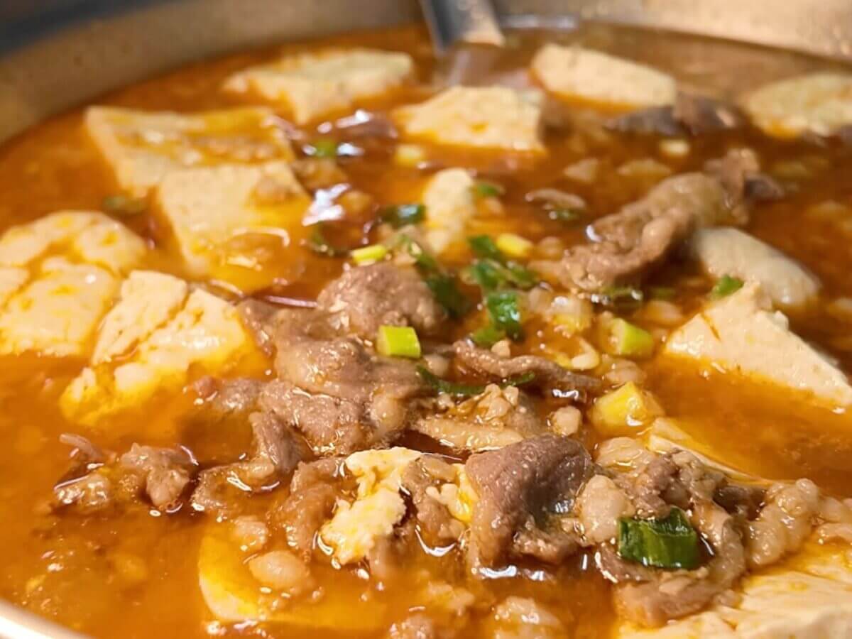 竹南頭份一日遊|必吃爆汁湯包、茶磚手作茶解膩,順遊全台唯一室內乳牛!最後用「被熱炒耽誤的釣蝦場」完美收尾