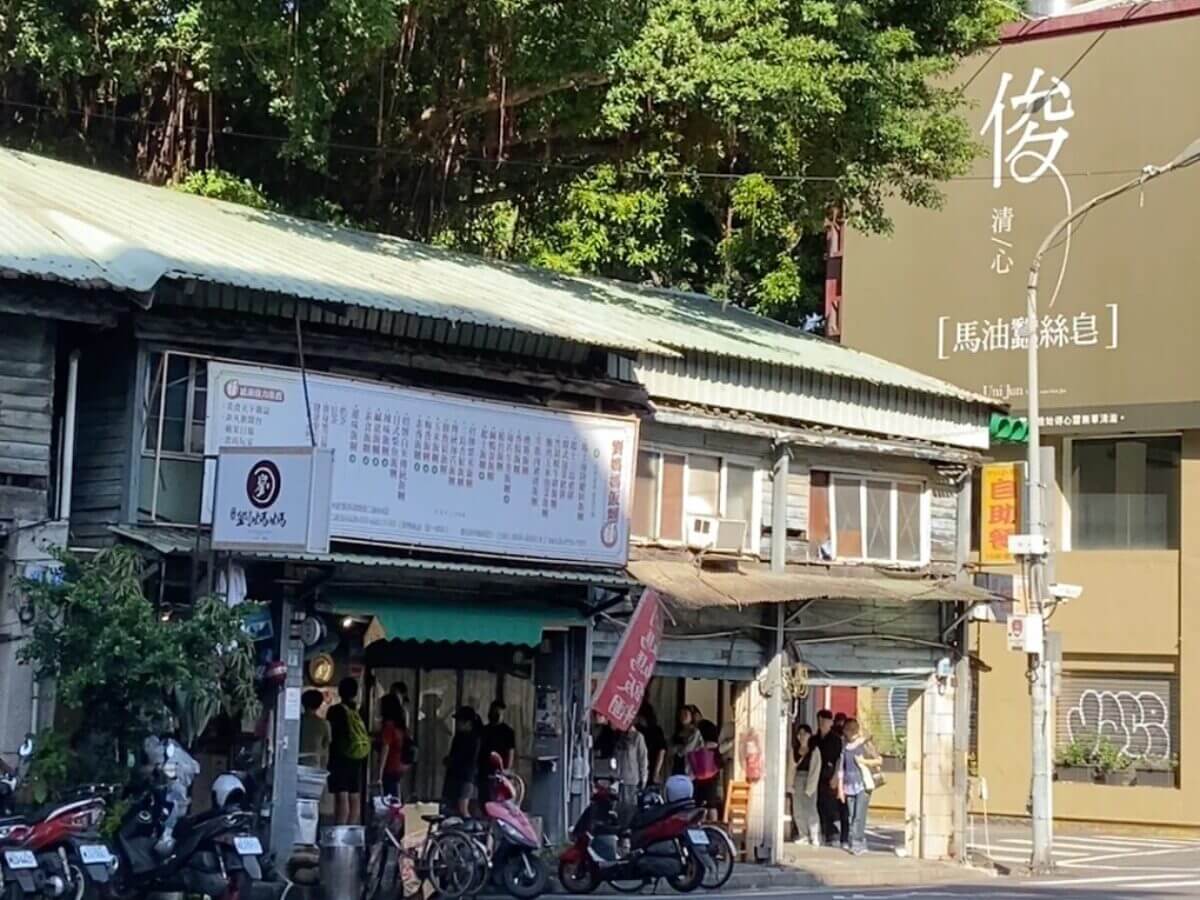 台北早餐推薦|吃完直接暈碳!最強巨無霸飯糰「上順興香Q飯糰」重新開幕,加碼500碗名店爆漿飯糰、與口味高達30種的劉媽媽飯糰