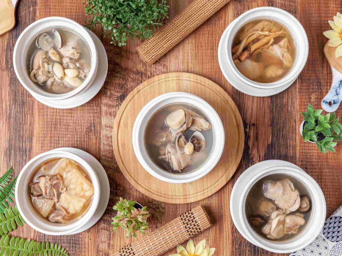 嘉義東區人氣美食背後的秘密：【鮮御快車】在養生雞湯中加入新鮮蛤蠣，以海味引出土雞肉原有的自然鮮甜（圖/Medick Marketing Ltd.提供）