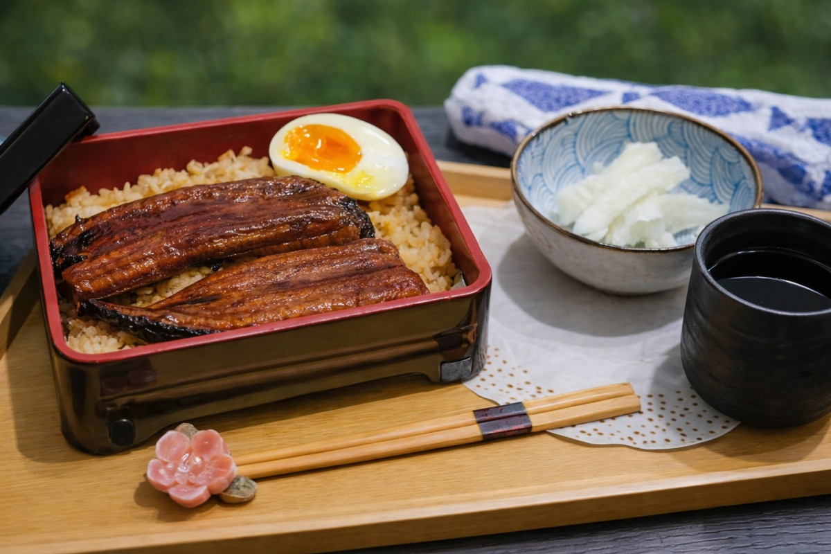 品牌推出鰻魚定食，以新鮮鰻魚入飯，搭配上配菜與熱茶，打造出一間適合長期回訪的日本料理質感食所（圖/Medick Marketing Ltd.提供）