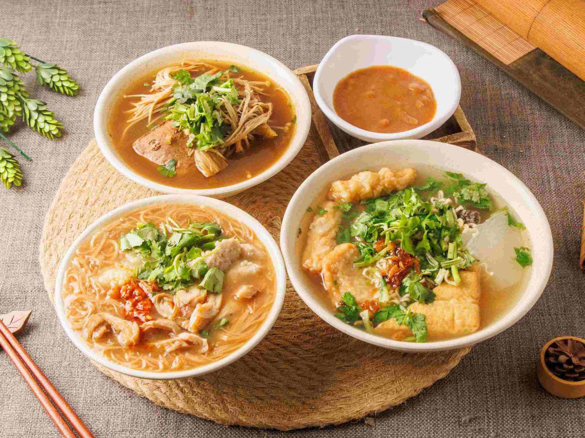 新莊體育館周邊美食: 從上午 10 點營業至晚間 10 點,全天候供應熱氣騰騰的大腸麵線與脆皮臭豆腐(圖/Medick Marketing Ltd.提供)