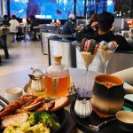 台中南屯主題茶餐廳新開幕 台灣茶搭配沈浸式宇宙風格成打卡亮點