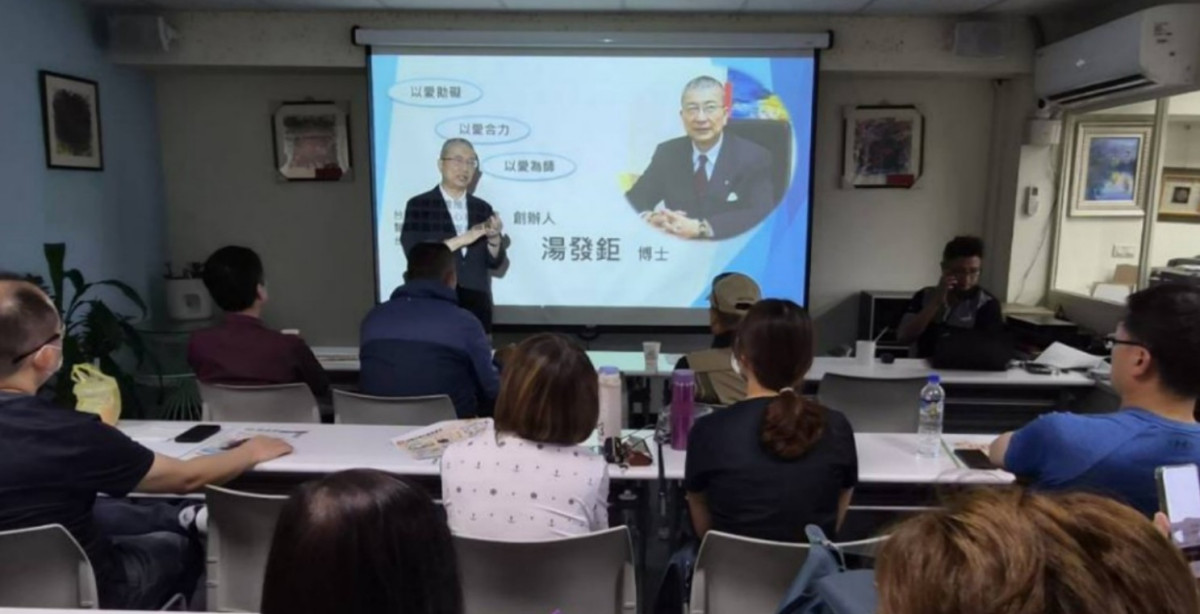 :台灣圓緣慈善推廣協會創辦人湯發鉅博士,勉勵大家建立正確AI觀念,攜手迎向科技新時代。