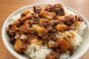 古早味嘉義東區小吃 從滷肉飯、赤肉羹到桶子雞粥一次滿足