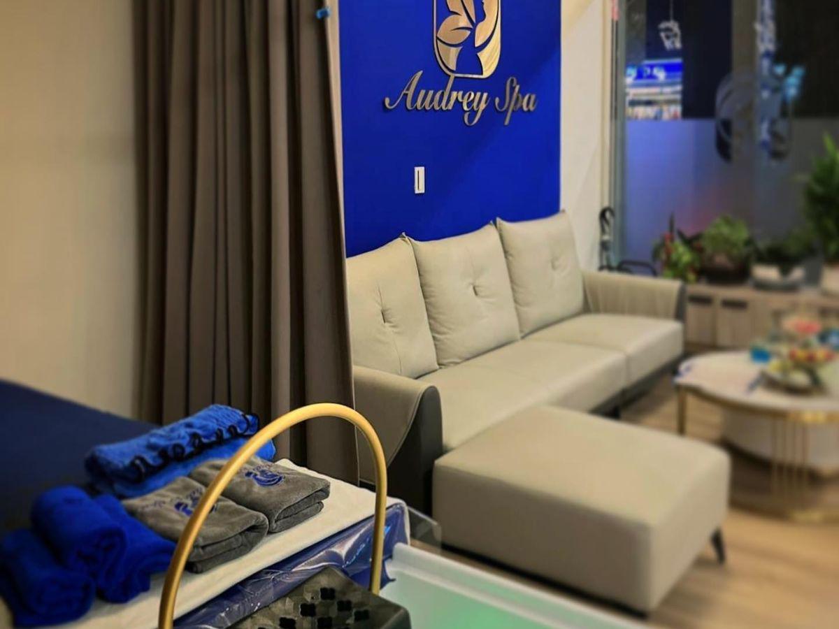 【奧黛藍越式洗頭】的護理流程結合草本足浴、頭皮按摩與水流 SPA,讓上班族在忙碌生活中找到放鬆節奏(圖/Medick Marketing Ltd.提供)