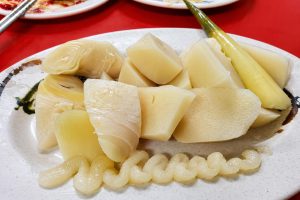 內行人來台東都吃這碗 大骨熬湯配手作米腸 銅板價爽吃滿桌黑白切