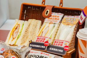呱呱包變炒飯、紅茶雪泥變三明治 萊爾富攜手「頂呱呱」推10款聯名新品