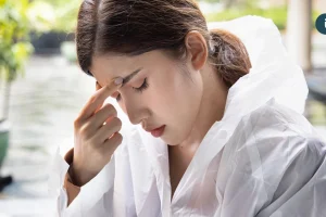 連日陰雨頭痛頻發？中醫師解析「人體氣象台」成因與日常調理對策