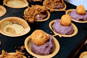 中壢大仁街現點現烤車輪餅走紅中原大學  外婆客家菜脯成招牌
