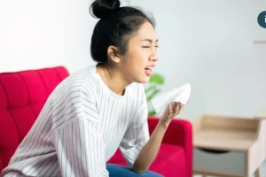 【健康衛教】梅雨季過敏雙重夾擊！醫揭「鼻炎、異膚」共病關聯 授日常保養守則