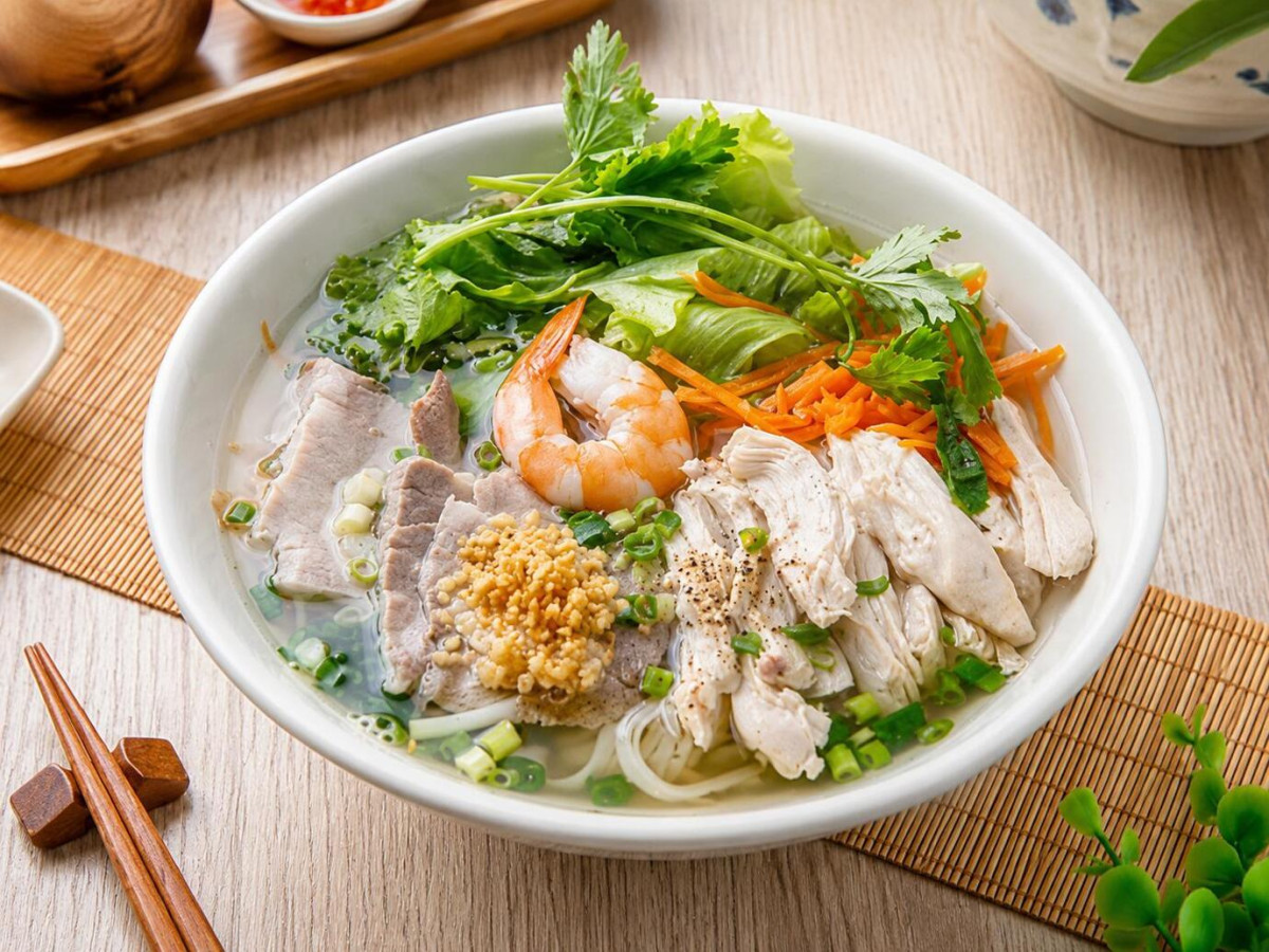 新莊越南河粉 牛肉河粉、雞腿飯與春捲選擇多元
