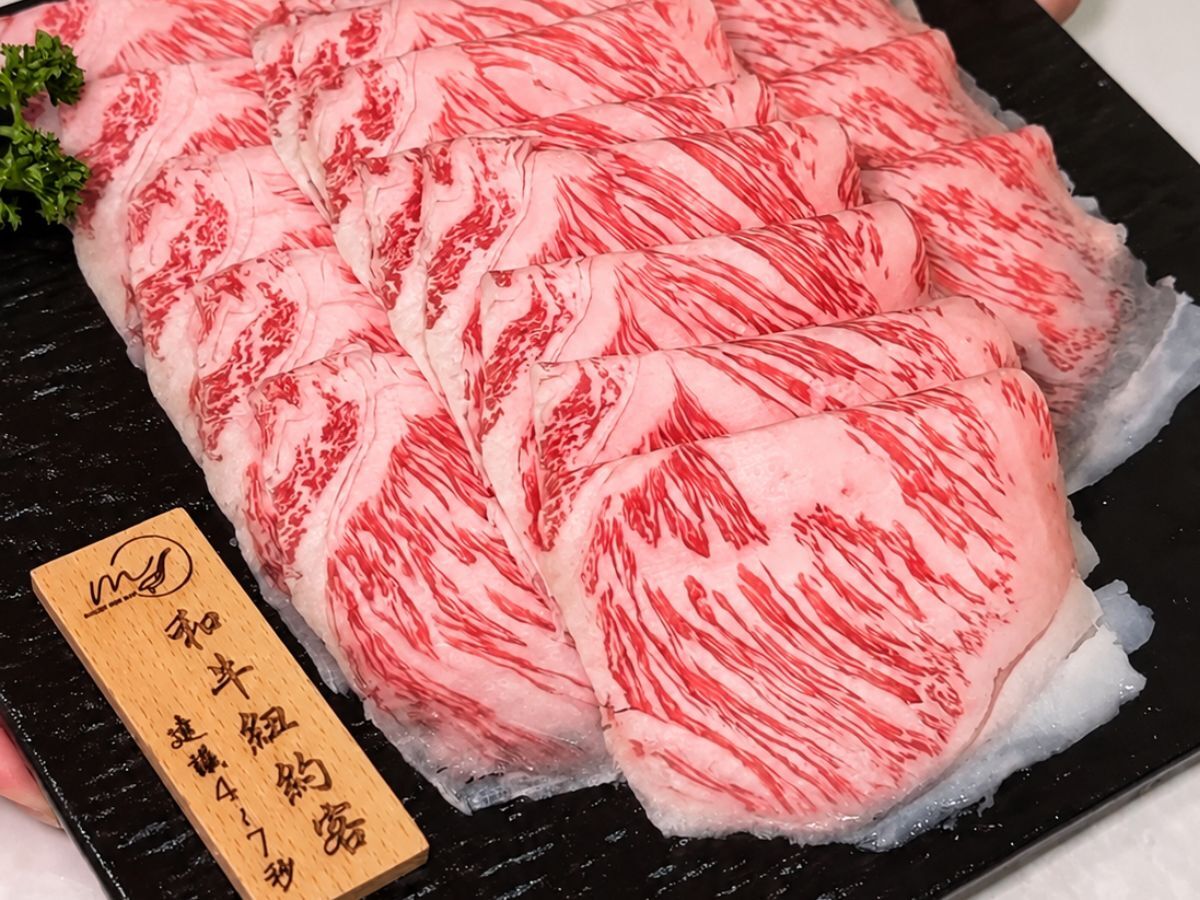 宜蘭麻辣鍋 細熬招牌香麻湯底襯出 Prime 熟成牛與和牛脂香
