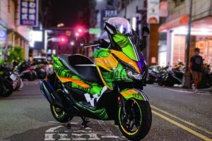台中車體貼膜 從興趣出發職人 15年手作彩貼之路