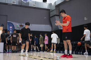 華航公益籃球營熱血開訓 伴飛學童夢想啟航