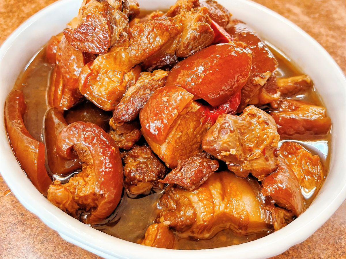 客家焢肉宅配料理包,將客家經典家常菜加熱後輕鬆端上桌(圖/Medick Marketing Ltd.提供)