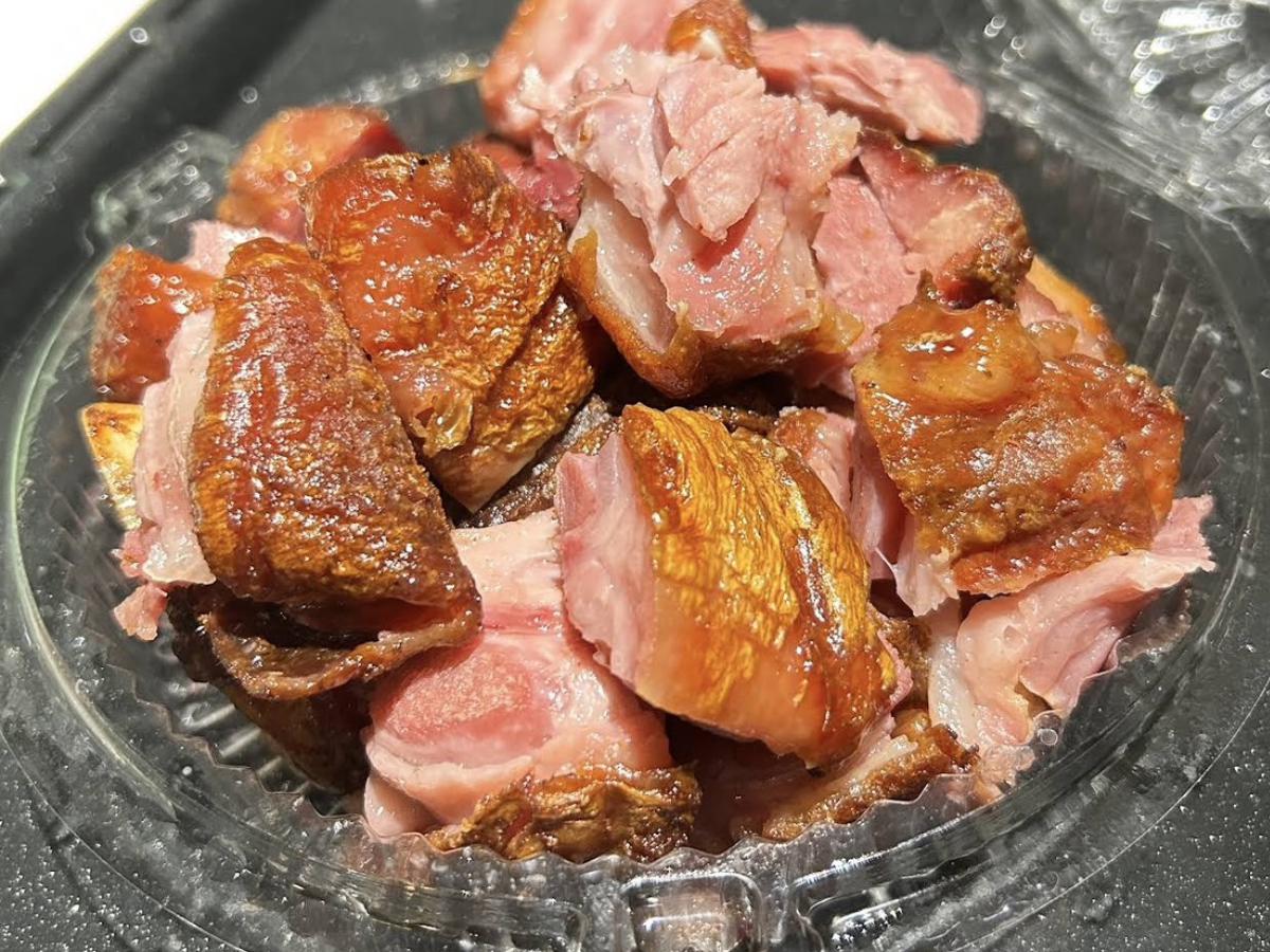 平價也能吃到餐廳級德國豬腳 慢火現烤堅持打造松山區排隊美食