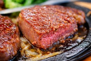 三重巷弄牛排 大智街原肉現切牛排 手工修筋口感更升級
