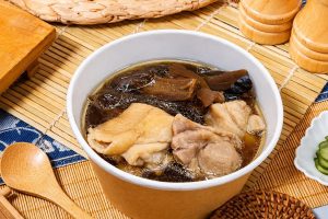 中壢油飯外帶 軟彈米香搭配濃郁瓜仔雞湯 傳統香氣太誘人