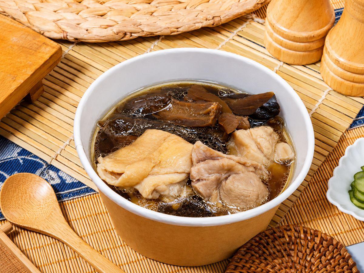 中壢油飯外帶 軟彈米香搭配濃郁瓜仔雞湯 傳統香氣太誘人