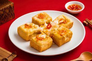 竹北經典黃金脆皮、鮮甜羹湯吸引饕客 大腸麵線、蚵仔煎臭豆腐各有擁護者