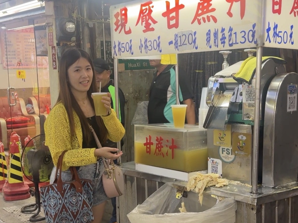 Nicole帶路華西街夜市尋味。圖：臺北市市場處.png